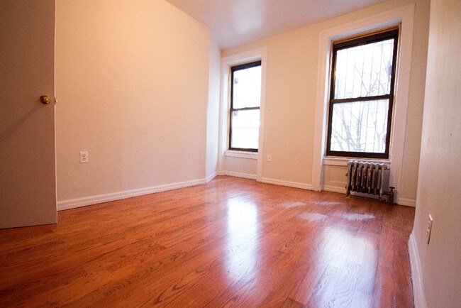 Building Photo - 296 Hewes St