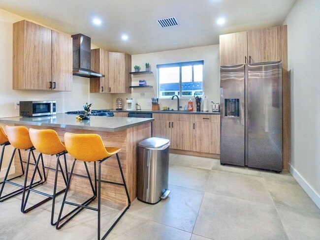 Foto del edificio - 3 Bedroom Single Family Home in Los Angeles