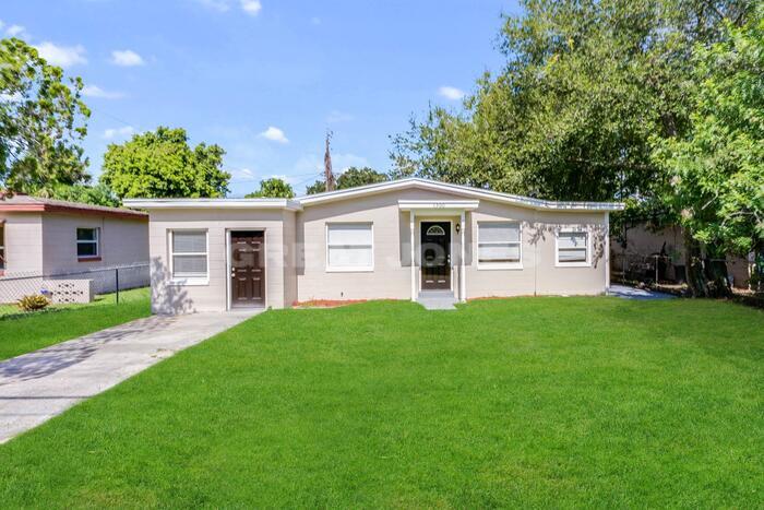Primary Photo - 1300 Mercy Dr