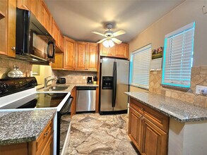 Building Photo - 2141 NE 1st Ct