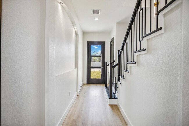 Foto del edificio - 5421 Southlea St