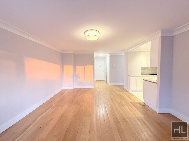 Foto del edificio - 3 bedroom 1 bathroom WEST 93 STREET