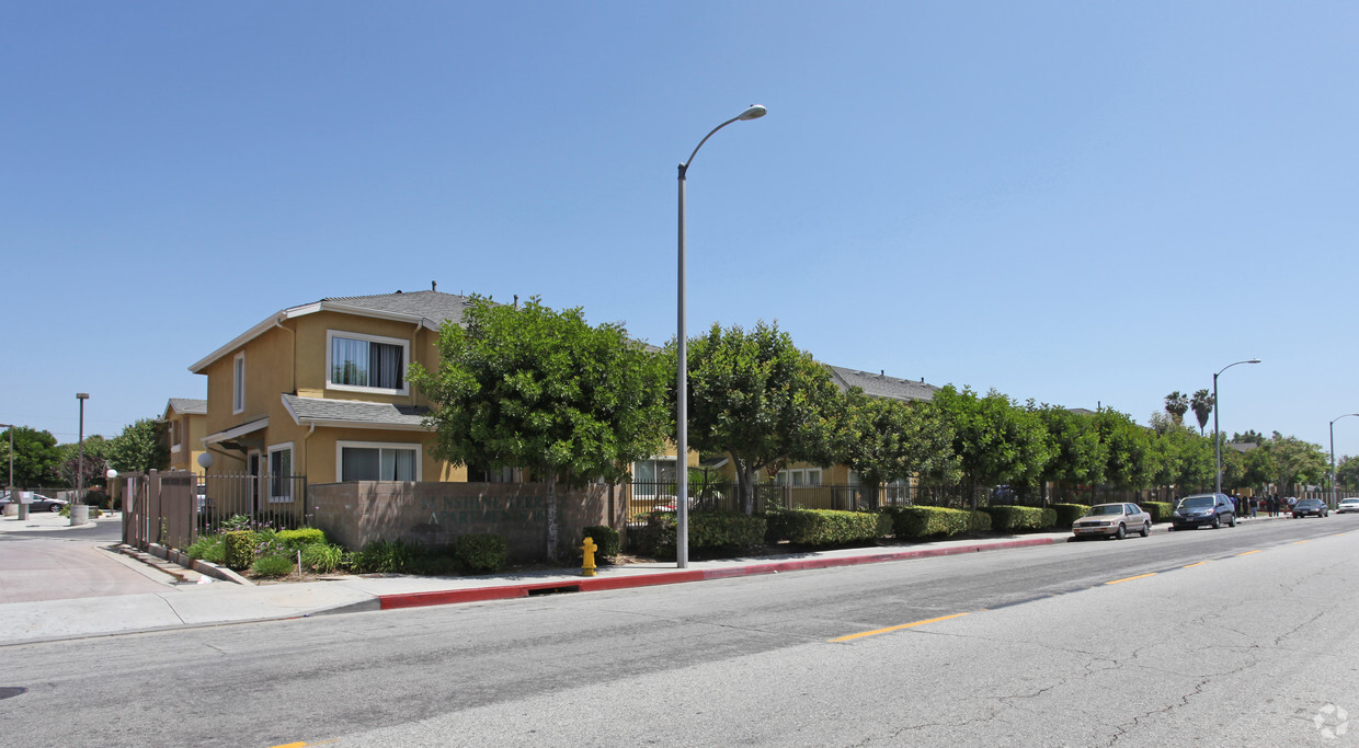 Foto del edificio - Sunshine Terrace Apartments