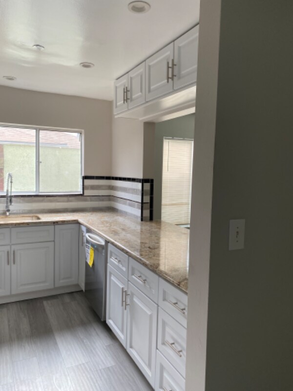 Building Photo - 2046 S Sherbourne Dr