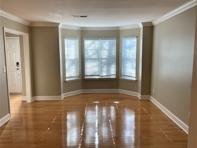 Foto del edificio - 4410 Oakburn Dr