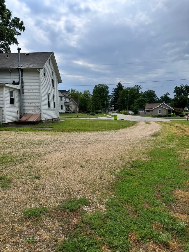 Outdoor gravel parking area - 180 Martin St