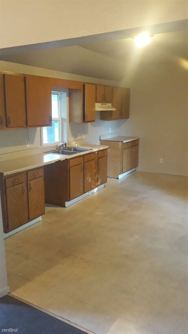 Building Photo - 3 br, 1 bath House - 780 Wood St.
