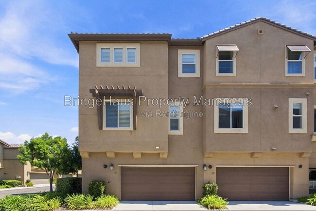 Building Photo - 1295 Via Lucero