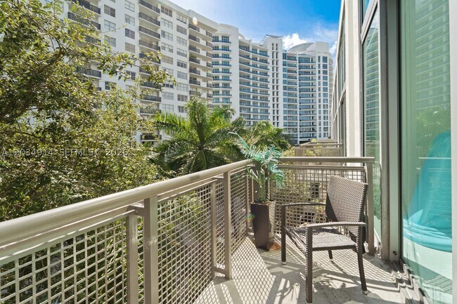 Building Photo - 6000 Collins Ave