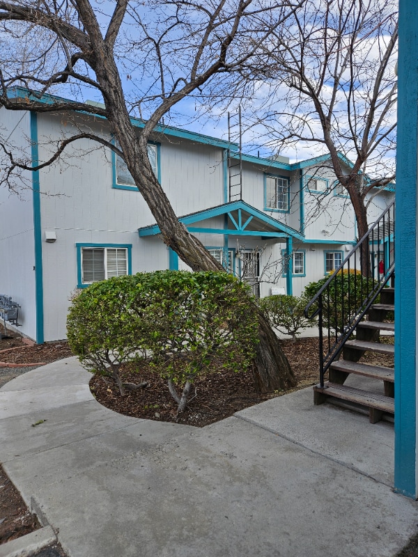 Primary Photo - 1022 E 5th St
