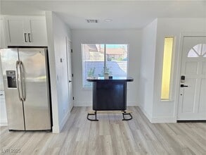 Building Photo - 1405 Termas