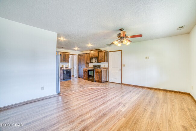 Building Photo - 710 S Hall St