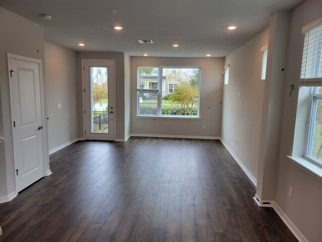 Building Photo - 8621 Tavistock Lakes Blvd