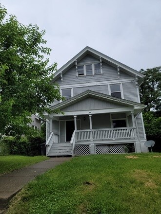 Primary Photo - 876 Hutchins Ave