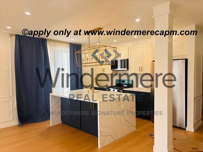 Foto del edificio - Beautifully Remodeled 2 Bed/2 Bath Duplex- in desirable location Downtown Sacramento!!