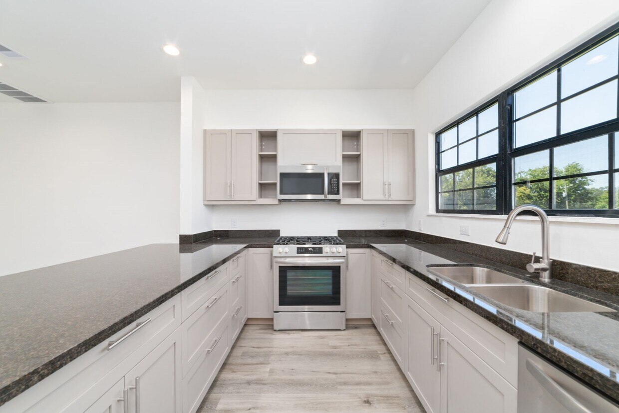 Foto principal - 11906 N Hoa Sen Cir