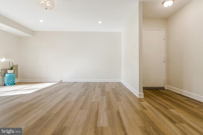 Foto del edificio - 884 Quince Orchard Blvd