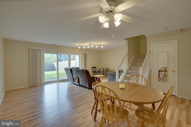 Building Photo - 5005 Red Haven Dr