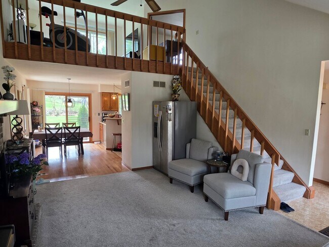 Foto del edificio - 3 bedroom 2 bath Hartland home with Arrowhead schools!