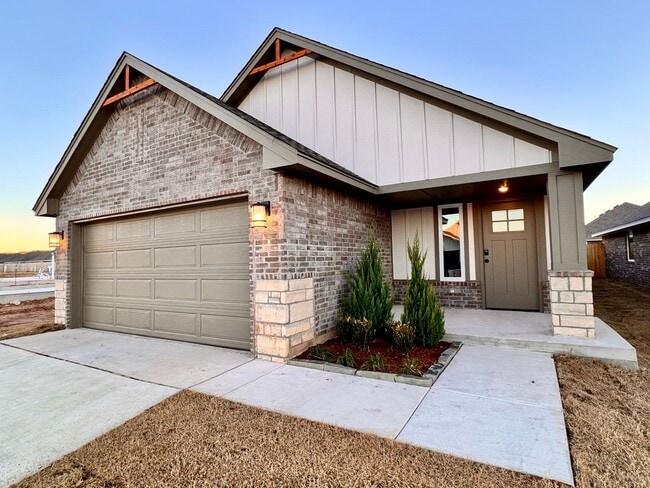 Building Photo - Stunning New Home