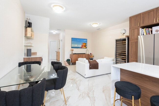 Foto del edificio - 5470 NW 107th Ave