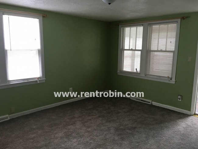 Building Photo - DARLING UPDATED READY  WAITING FOR YOU
