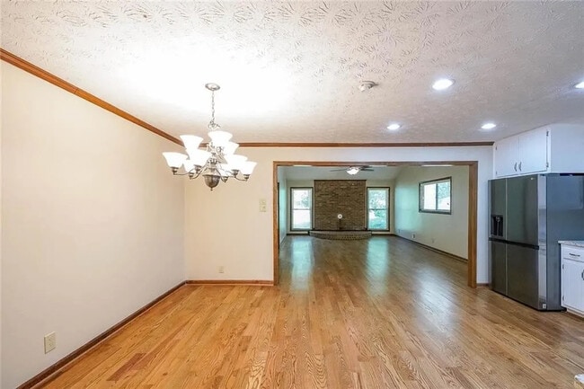 Foto del edificio - Room in Single Family Home on Azalea Dr