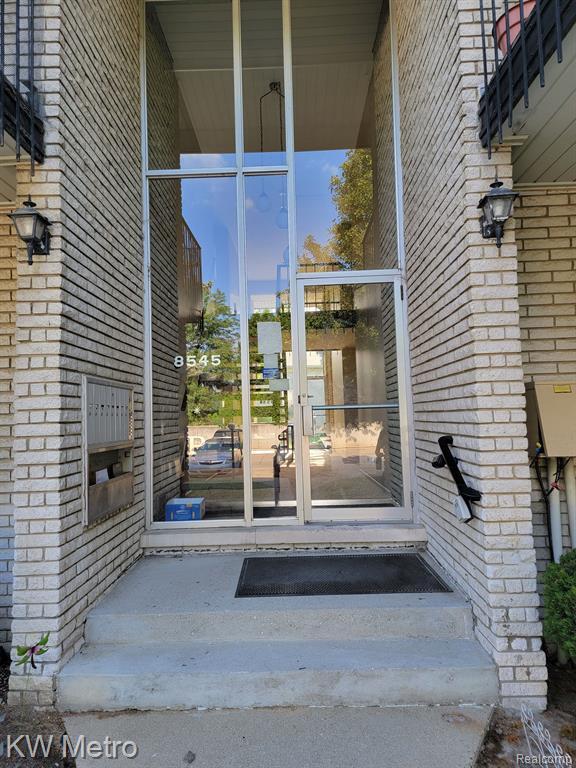 8545 Kennedy Cir N Unit 8, Warren, MI 48093 Condo for Rent in Warren