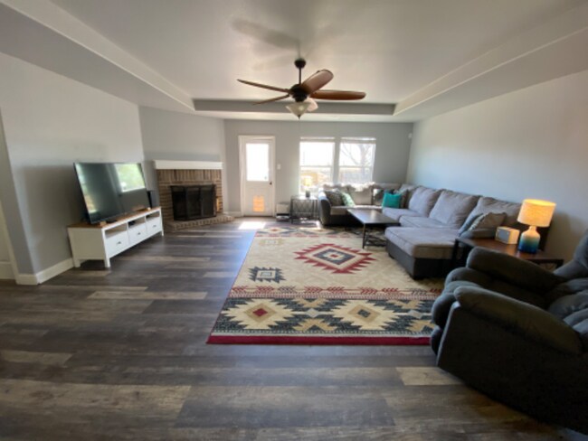 Building Photo - 396 Meadow Ridge Dr