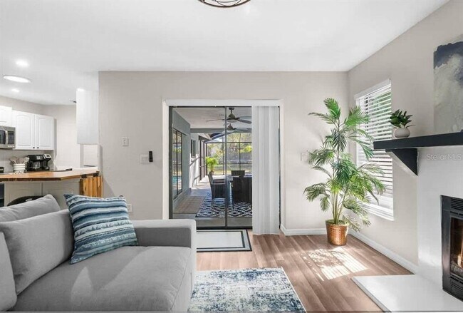 Foto del edificio - 13501 Whitby Rd