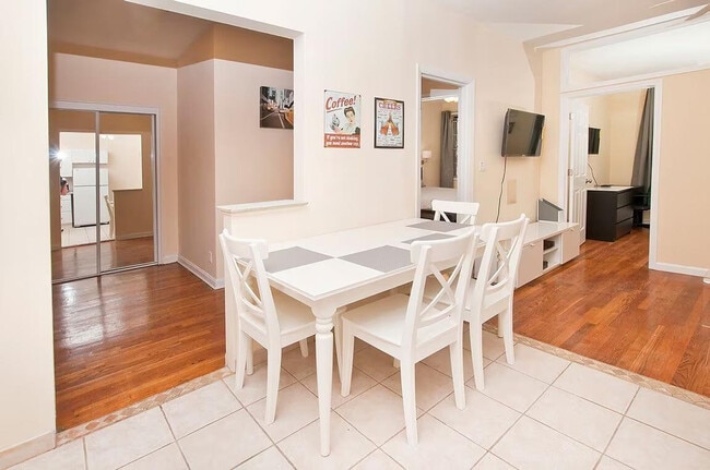 Foto del edificio - 236 E 80th St