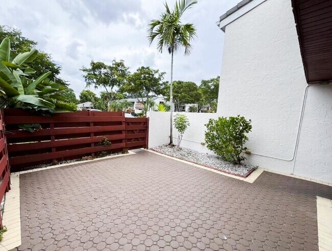 Foto del edificio - 3094 Bermwood Ln