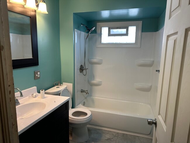 Bathroom - 9917 Rosehill Ave