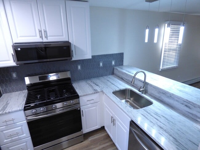 Building Photo - 7 Butternut Ln