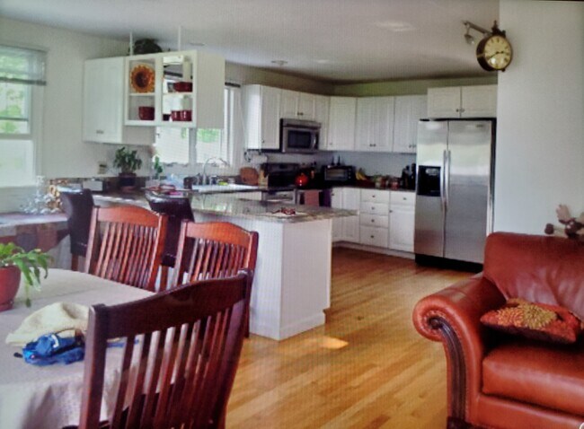 Kitchen and dining - 14 Prosperity Ln