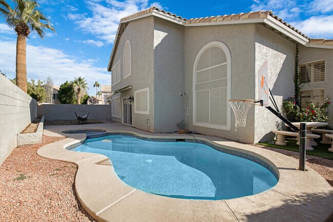 Foto del edificio - 1248 E Briarwood Terrace