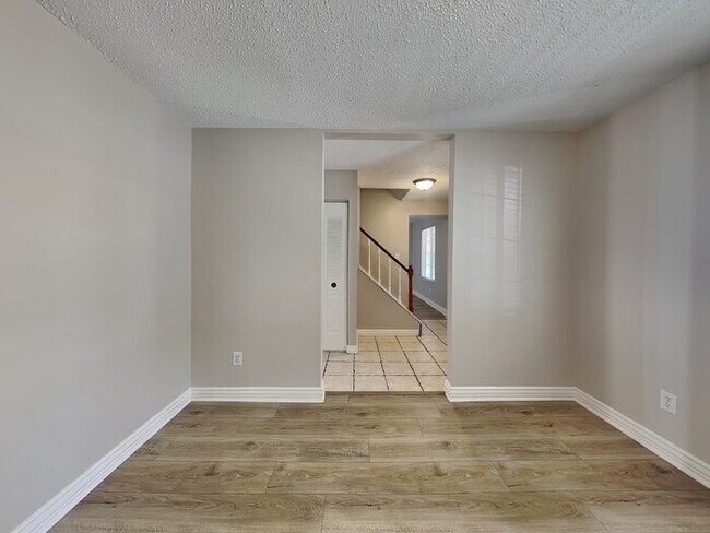 Foto del edificio - 7315 Connan Ln