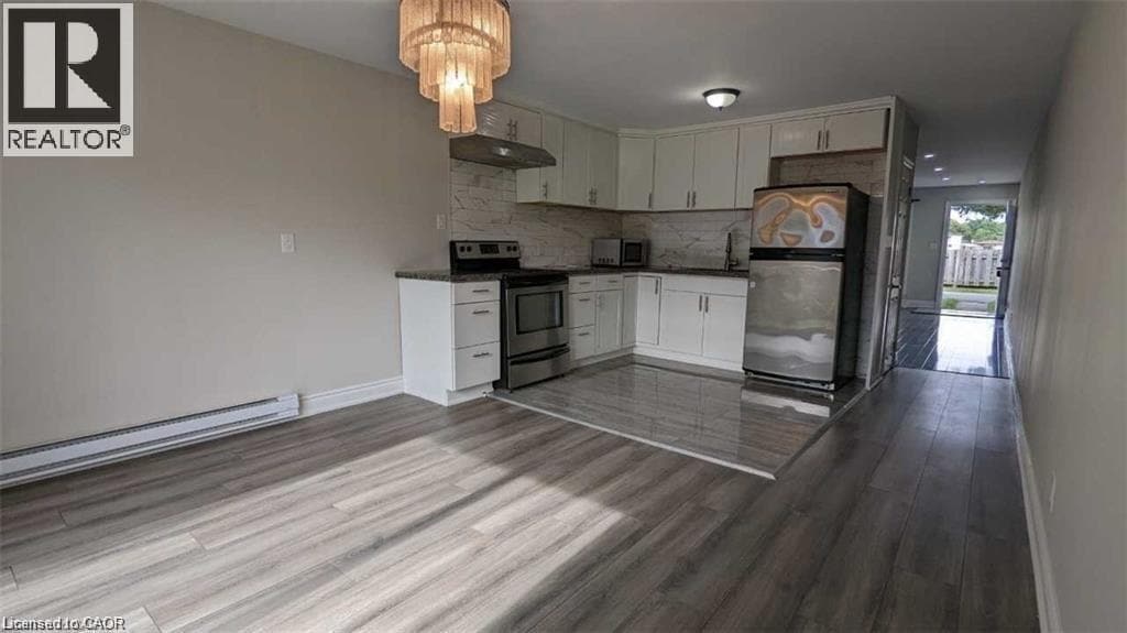 Building Photo - 8646 Willoughby Dr