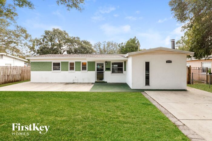 Foto principal - 5770 93rd Ave N