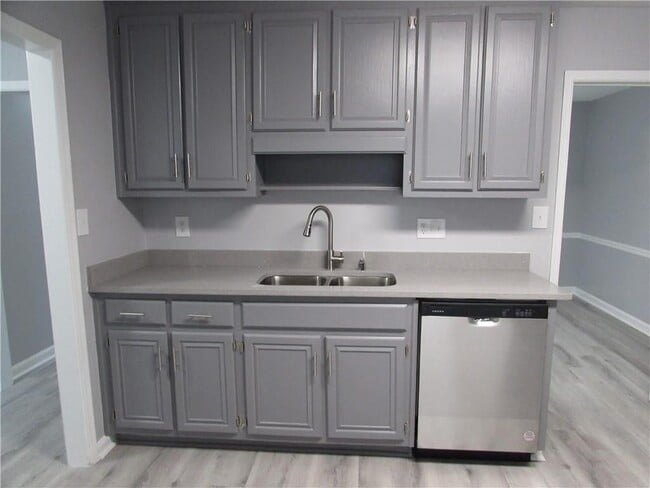 Building Photo - 1774 Twin Brooks Dr SE