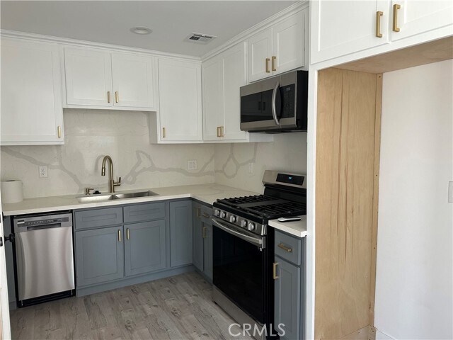 Foto del edificio - 8337 Belford Ave