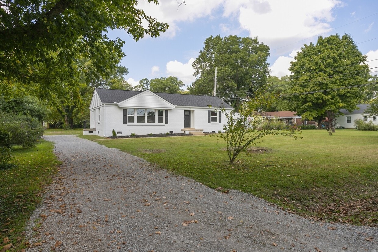Primary Photo - 102 S Bigby Dr
