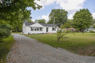 Building Photo - 102 S Bigby Dr