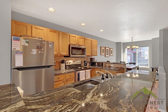 Foto del edificio - WINTER RENTAL, Utilities included- Gorgeous Townhome with Garage