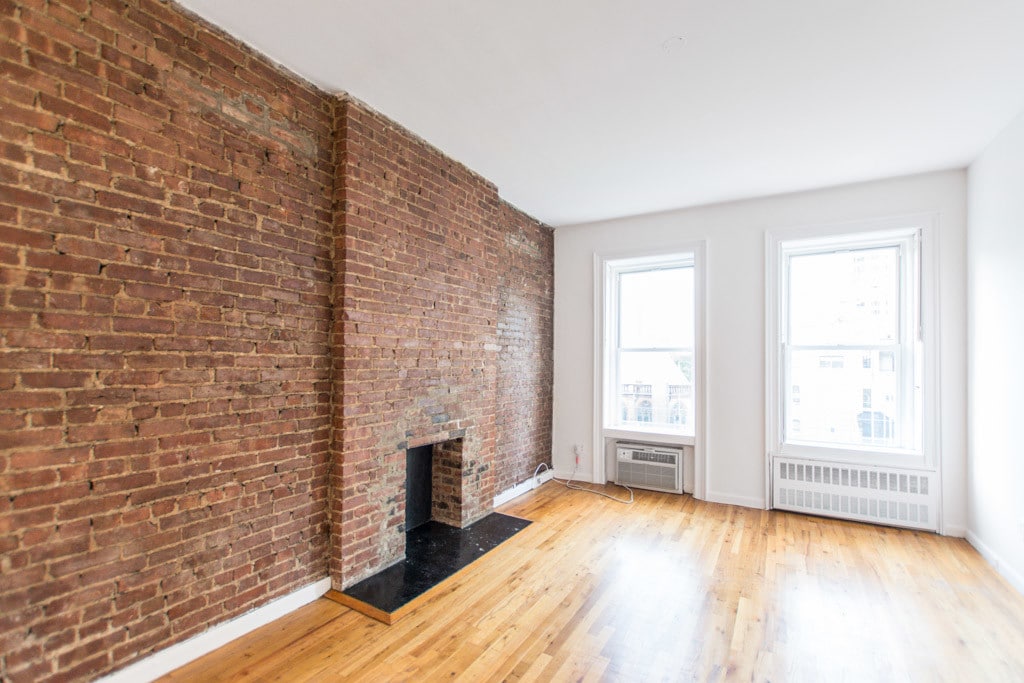 Primary Photo - 342 E 87th St