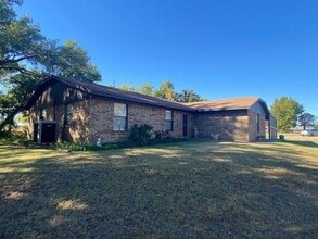 Building Photo - 6105 SE Bishop Rd
