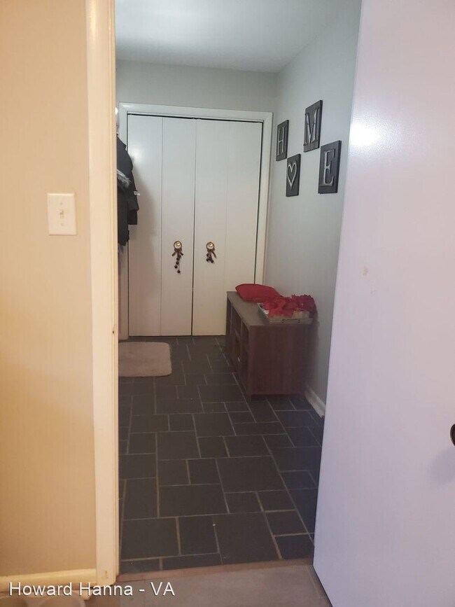 Building Photo - 4 br, 2.5 bath House - 70 Summer East