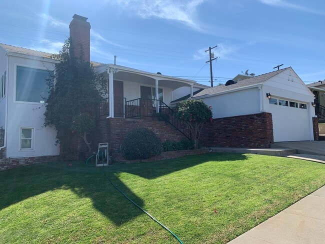 Building Photo - 5037 Parkglen Ave