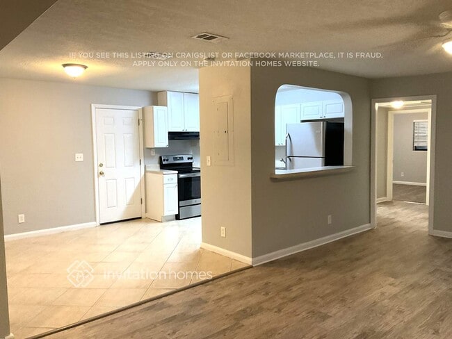 Building Photo - 429 7th St N