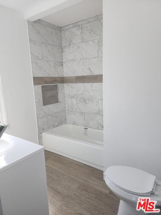 Building Photo - 705 E 85th St